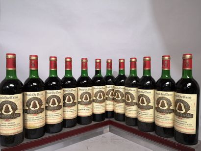 null 12 bouteilles Château ANGELUS - 1er Gc Saint Emilion 1975 En caisse bois.4 légèrement...