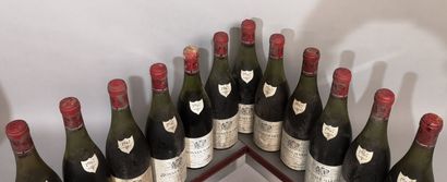 null 12 bouteilles BONNES MARES Grand Cru - Louis JADOT 1967 Étiquettes tachées et...