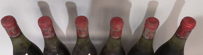 null 6 bouteilles MUSIGNY Grand Cru - Louis JADOT 1967 Etiquettes légèrement tachées,...
