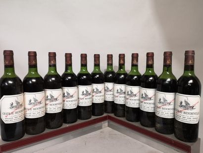 null 12 bouteilles Château BEYCHEVELLE - 4ème Gcc Saint Julien 1975 En caisse bois.3...