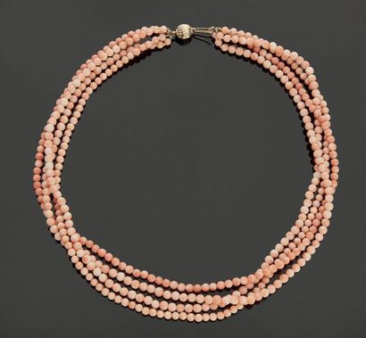 Necklace four rows of pearls of pink coral,...