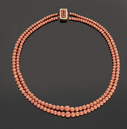 Necklace two rows of pink coral pearls in...