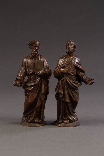 Deux saints personnages en bronze à patine...
