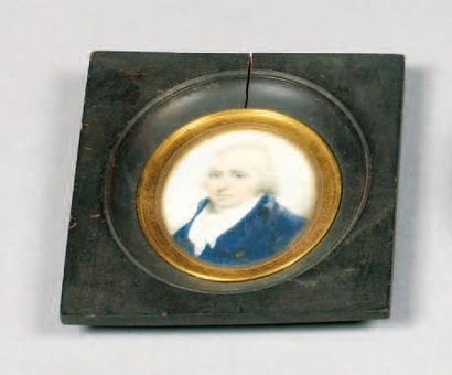 null Miniature ovale Portrait d'homme âgé en habit bleu Angleterre, début du XIXe...
