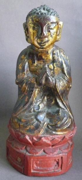 null Bouddha assis sur un trône en forme de lotus, en bois doré. Chine, XIXe siècle....