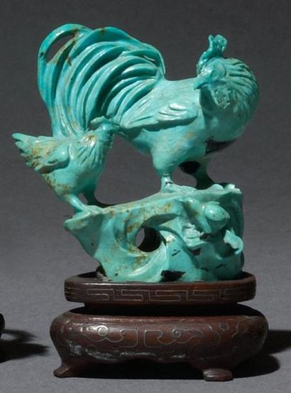 null Groupe en turquoise représentant un coq et une poule, socle en bois. Chine,...