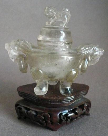 null Brûle-parfum en cristal de roche. Chine, XXe siècle. H: 7.5 cm