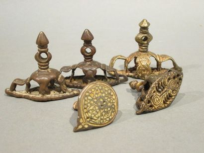 null Cinq sceaux en bronze à décors stylisés. Inde