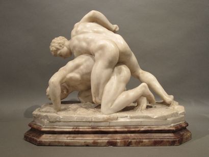 null Statue en albâtre représentant "Des lutteurs". Haut. 38 cm