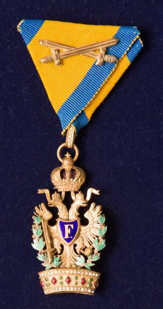 AUTRICHE Ordre de la Couronne de fer. insigne de Chevalier, à titre militaire. Or,...