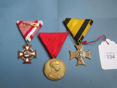 AUTRICHE Lot de 3 médailles: Médaille des services; Médaille du Mérite militaire;...