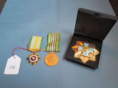 BRÉSIL Lot de 3 médailles: integraçao nacional Mérito; Legiao Joana d'Arc. Rubans....