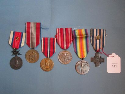 TCHEQUIE Lot de 5 médailles: Commémorative; Croix du Mérite; Du Mérite Karla iV;...