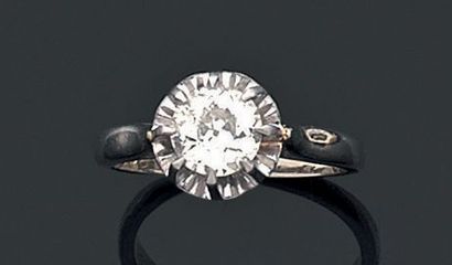 null BAGUE solitaire en platine et or gris 18k (750 millièmes) ornée d'un diamant...