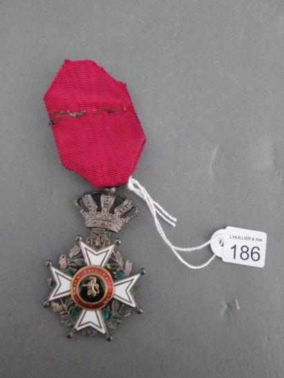 BELGIQUE Ordre de Léopold. Croix de Chevalier. Argent, émail (reste), ruban. M