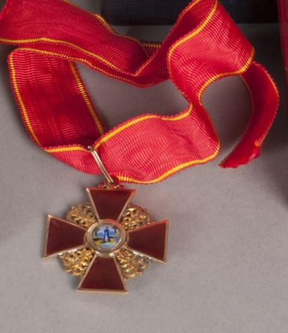 RUSSIE Ordre de Sainte-Anne. Croix de 3e classe à titre civil. Or, émail, ruban,...