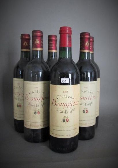 Cinq bouteilles de Château Beauséjour Saint-...