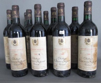 Douze bouteilles Château Beauséjour Bécot...