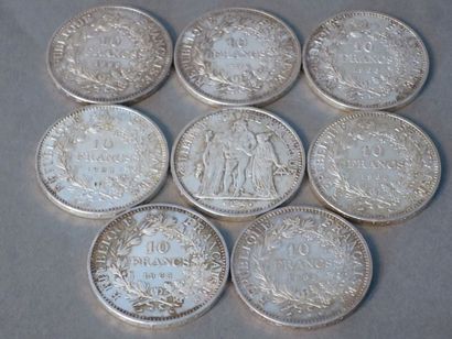 France Huit pièces de 10 francs en argent.
Poids: 200 g
