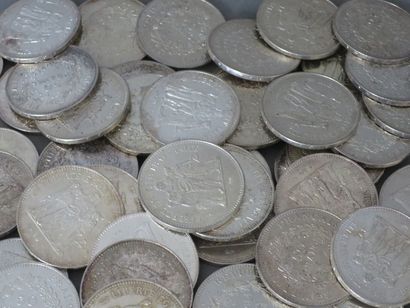France Quarante-neuf pièces de 50 francs en argent.
Poids: 1 470 g