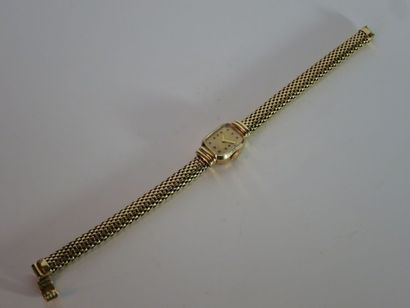 BOUCHERON Montre bracelet de dame rectangulaire en or jaune 18k (750 millièmes),...