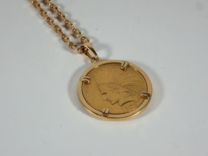 ETATS-UNIS PIÈCE EN OR DE 10 DOLLARS datée 1908 sertie sur un pendentif en or jaune...