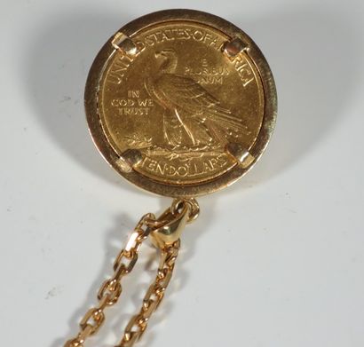 ETATS-UNIS PIÈCE EN OR DE 10 DOLLARS datée 1908 sertie sur un pendentif en or jaune...