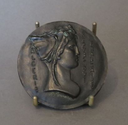 Paul BELMONDO (1898-1982) 
Médaille en bronze «L'Algérie».
Signée.
Diamètre: 8 c...