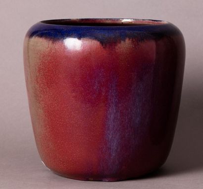 AUGUSTE DELAHERCHE (1857-1940) 
Vase conique en grès émaillé à coulure sang-deboeuf...