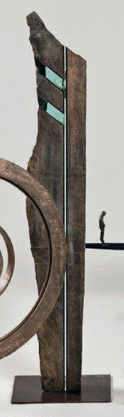 *Gérard FOURNIER (né en 1948) 
Sculpture en pierre et cristal, base en fonte vers...