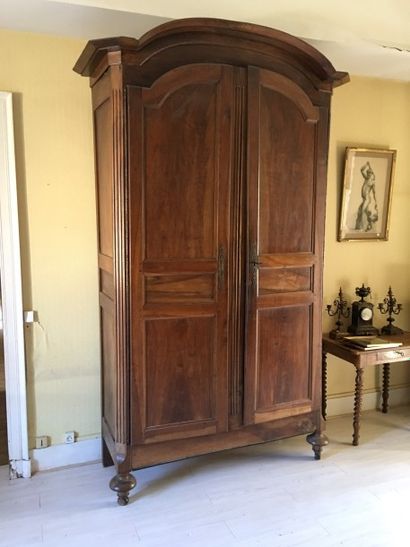 null Armoire en bois naturel ouvrant à deux vantaux 263 x 156 x 60