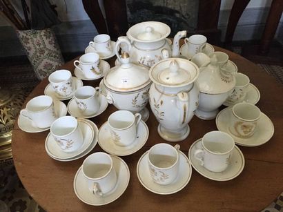 null Service à thé et café en porcelaine blanche à décors doré de branchages et fleurs...