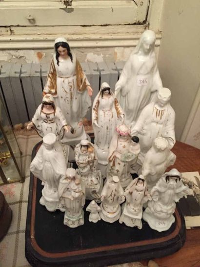 null Collection de 10 statuettes représentant la Sainte Vierge en porcelaine et biscuit...