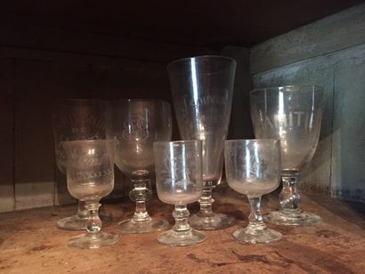 null Lot de verres anciens gravés dont "souvenirs de Lourdes, exposition de Bordeaux...