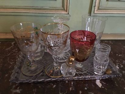 null Lot de verres à pied anciens déparaillés.