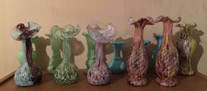 null 12 vases à cols ourlés en verre.