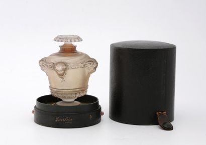 null GUERLAIN "Bouquet de faunes" (1926)

Présenté dans son coffret cylindrique en...