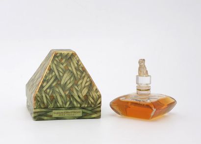 null LALIQUE parfums - "Le Parfum" - (années 2000)

Luxueux coffret cubique en bois...