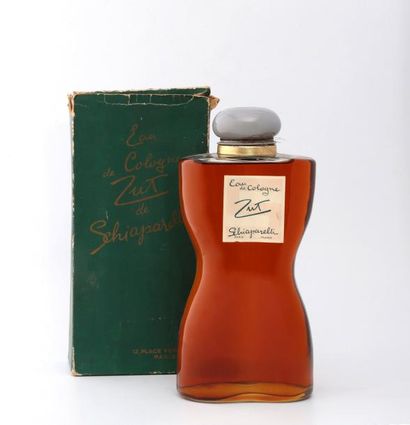 null SCHIAPARELLI

Zut (1948)

Important flacon d'eau de Cologne avec parfum d'origine,...