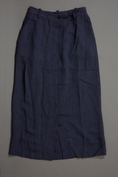 null HERMES Paris 

Une jupe longue bleue marine en lin.

Jean-Paul Gaultier