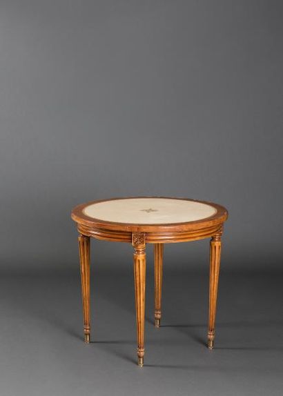 null Mailefert Amos.

Paire de guéridons circulaires de style Louis XVI en bois naturel...