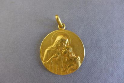 null Médaille en or jaune 18 k (750 millièmes) à double face, sur l'une le Christ...