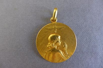null Médaille en or jaune 18 k (750 millièmes) à double face, sur l'une le Christ...