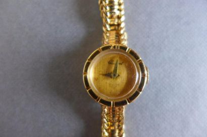 null CHAUMET

Montre bracelet de dame en or jaune 18 k (750 millièmes) bracelet articulé...