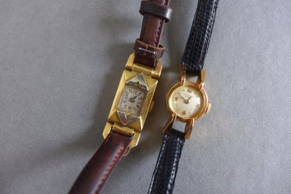 null Deux montres de dame en or jaune 14 k (585 millièmes).

Poids brut : 32.5 g