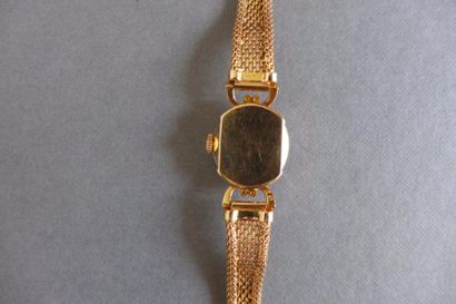 null OMEGA

Montre bracelet de dame en or jaune 18 k (750 millièmes) le cadran à...