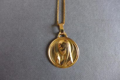 null Médaille en or jaune 18 k (750 millièmes) représentant la Sainte Vierge, dos...