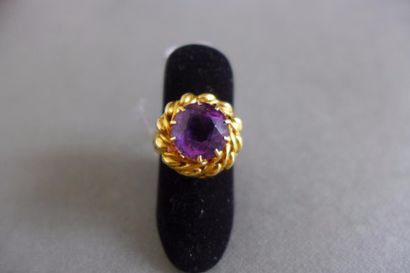 null Bague en or jaune 18 k (750 millièmes) sertie d'une améthyste dans une monture...