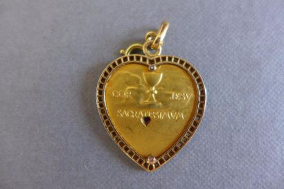 null Médaille coeur en or jaune 18 k (750 millièmes) représentant le Christ bénissant,...