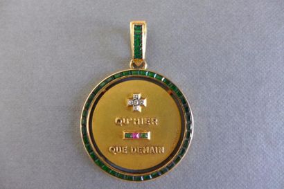 null A. AUGIS

Médaille d'amour en or jaune 18 k (750 millièmes) sertie d'émeraudes,...